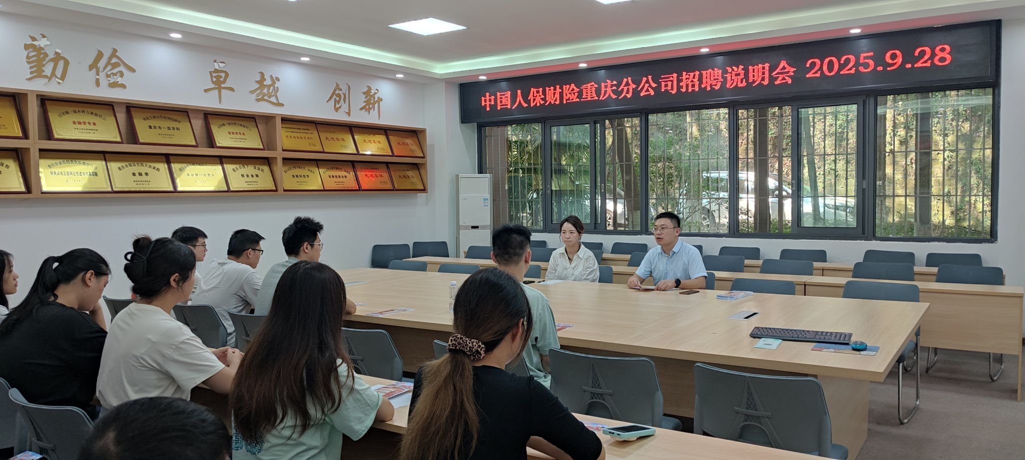 招聘会3.jpg
