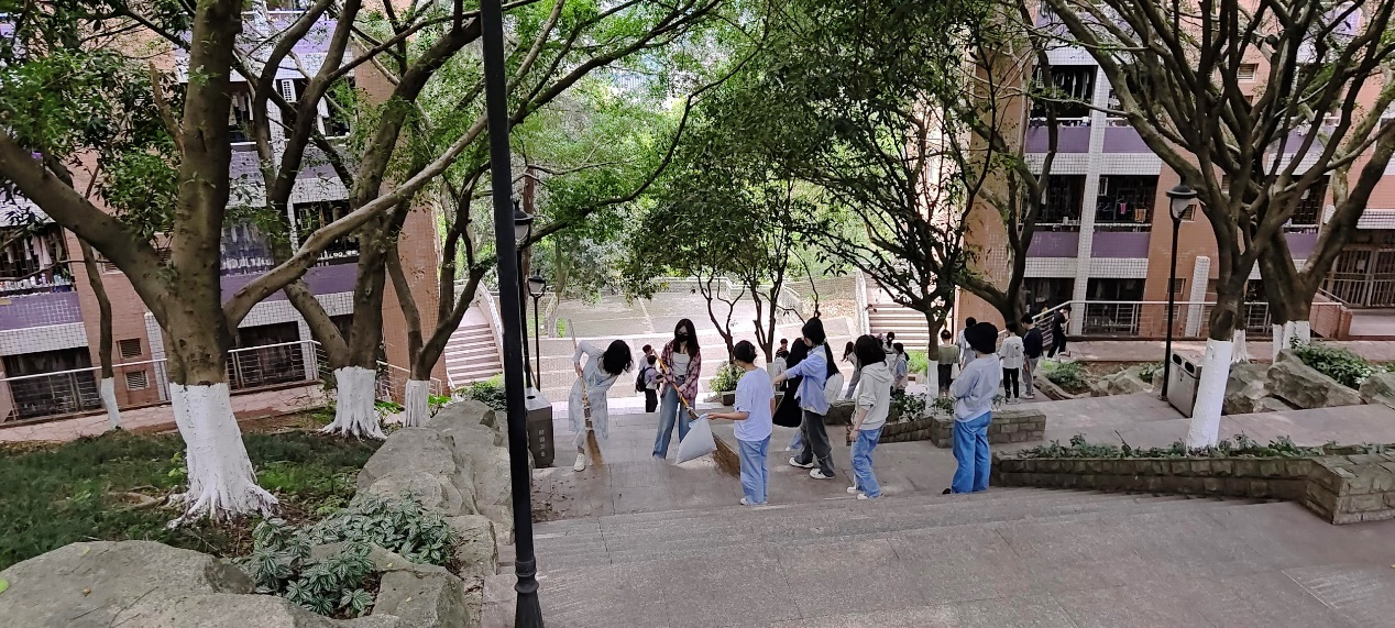 永利集团304官网开展“践行劳动育人实践，增强金融强国本领”主题劳动实践活动